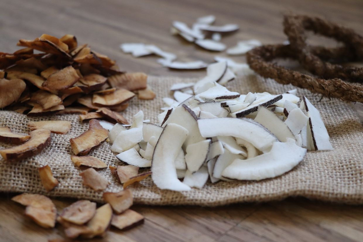 Dried coconut chips